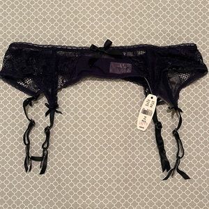 Victoria’s Secret Garter Belt. NWT. Size XS/S.